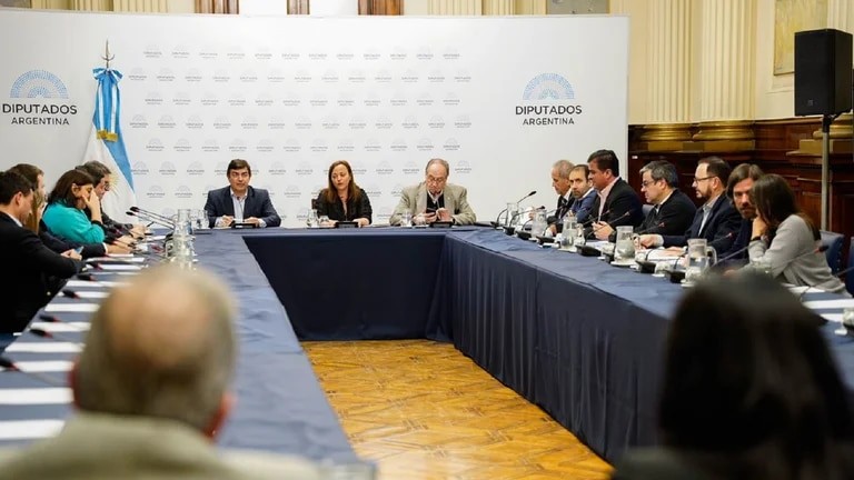 El Gobierno proyecta más recortes de gastos en Educación, Salud y Transporte | Política