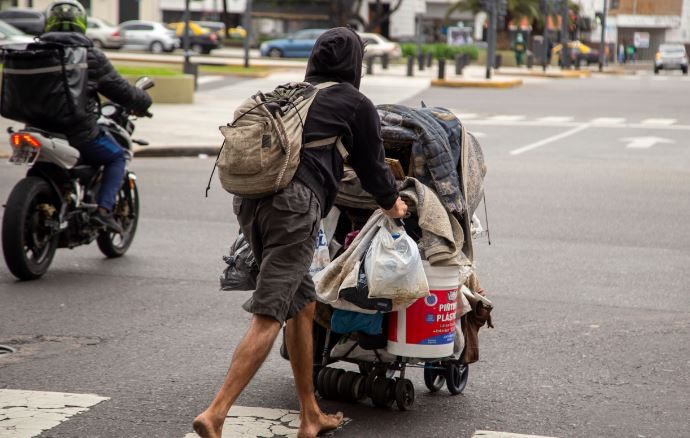 El índice de pobreza fue de 36,5% durante el primer semestre del año y afectó a más de 17 millones de argentinos | Economía y negocios