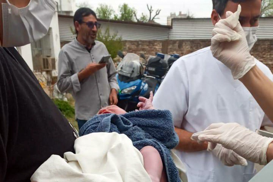 Del drama al final feliz: la historia de la beba que nació en un remís | Rosario y la región