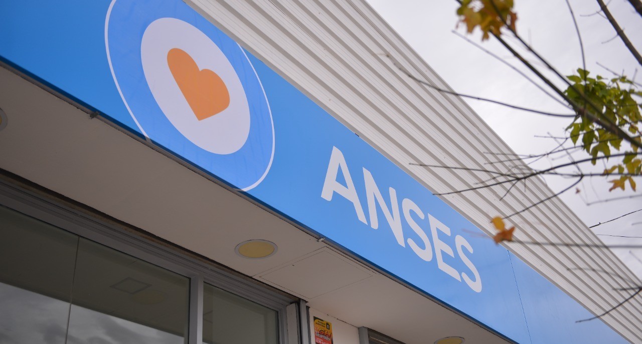 ANSES paga un bono de $7.100: quiénes lo cobran | Economía y negocios