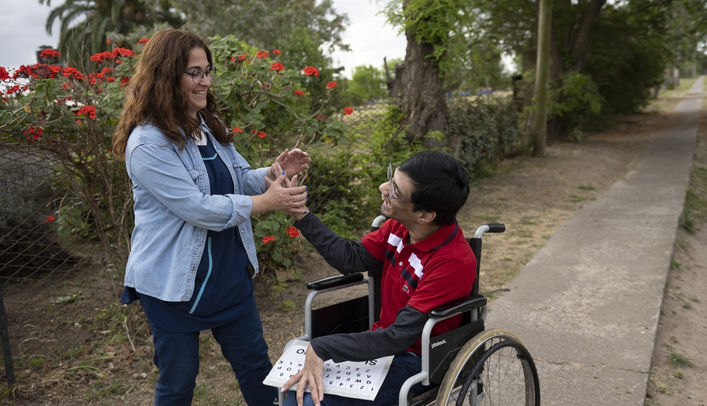 Un joven con parálisis cerebral transformó 200 palabras diarias en su primera novela | Tecnología