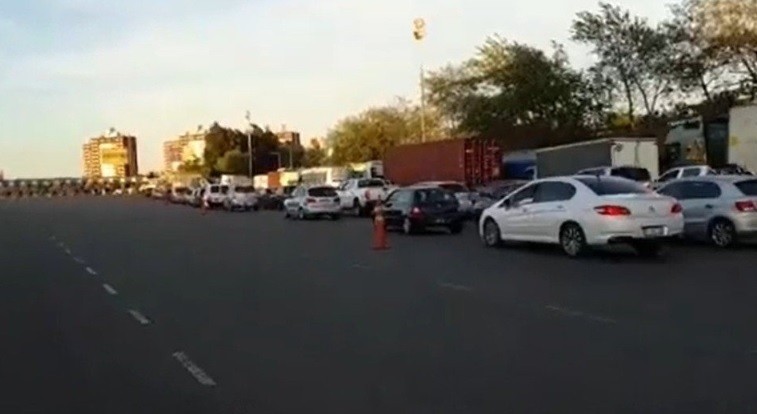 Caos en peajes de Buenos Aires por protestas de trabajadores | Información General