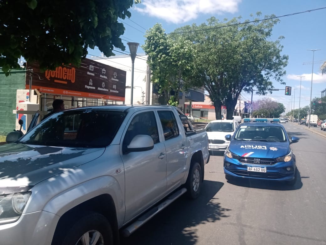 Cayó cordobés con inhibidor de alarmas de autos en barrio Fisherton | Rosario y la región
