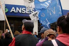 Protesta en la puerta de Anses: piden un bono para todos sin exclusiones | Rosario y la región