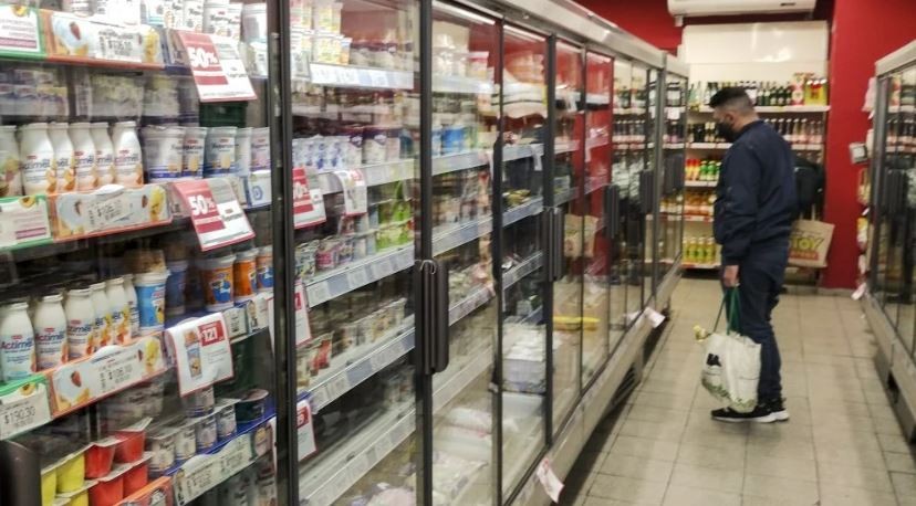 La canasta básica aumentó 9% en octubre y una familia necesitó $139.737 para no ser pobre | Política y Economía