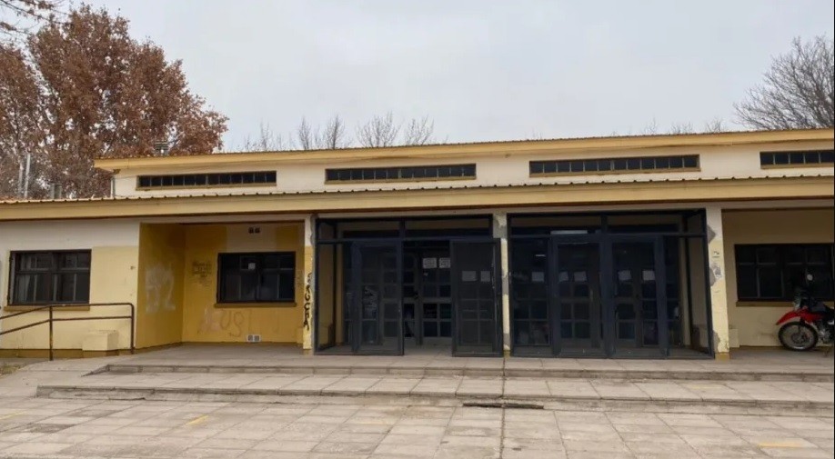 Entraron a una escuela y golpearon a alumnos: los agresores serían menores de edad | Información General