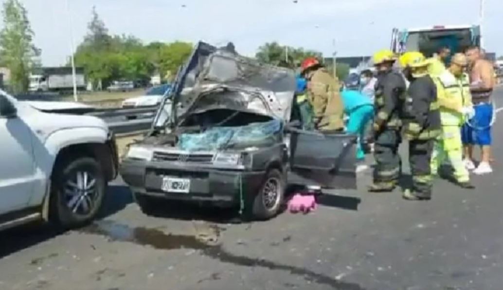 Fatal accidente en la Autopista: se detuvo en la banquina y murió tras ser impactada por una camioneta | Información General