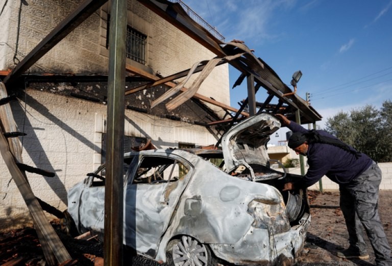 El Papa pide a Israel y Palestina que detengan la "espiral de muerte" | Internacionales