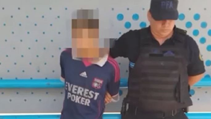 Detuvieron a un hombre que amenaza a pasajeros del tren con un cuchillo | Información General