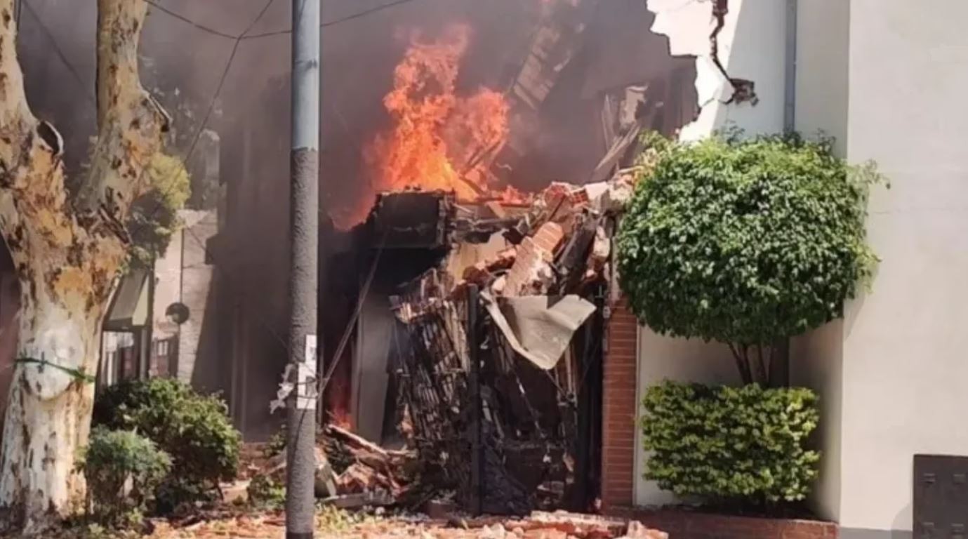 Explosión y derrumbe en Villa Devoto: un muerto y un herido grave por una fuga de gas | Información General