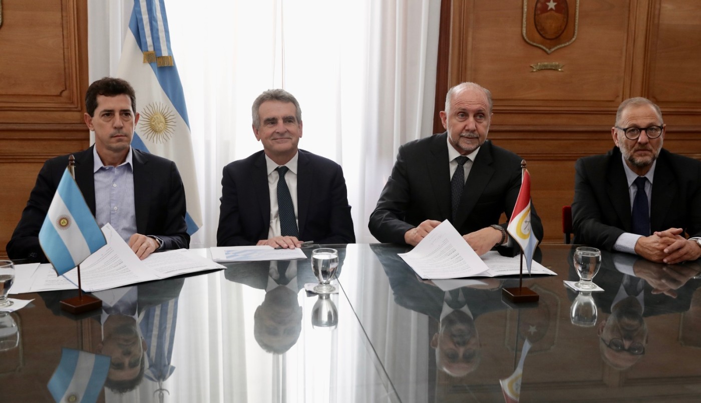 Perotti firmó un convenio con Nación para utilizar cámaras de reconocimiento facial en Rosario | Información General
