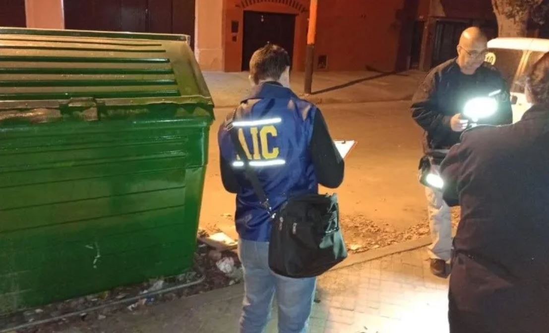Violencia sin fin: juntaba cartones en la calle, discutió con dos hombres y murió de una puñalada | Rosario y la región