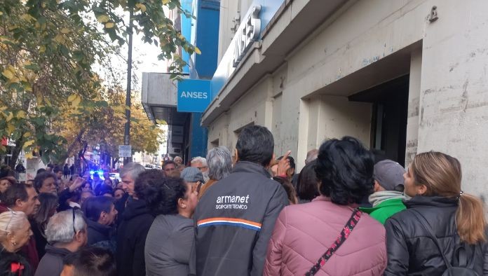 Una empleada de Anses recibió una cachetada en Córdoba: reducen la atención al público | Información General