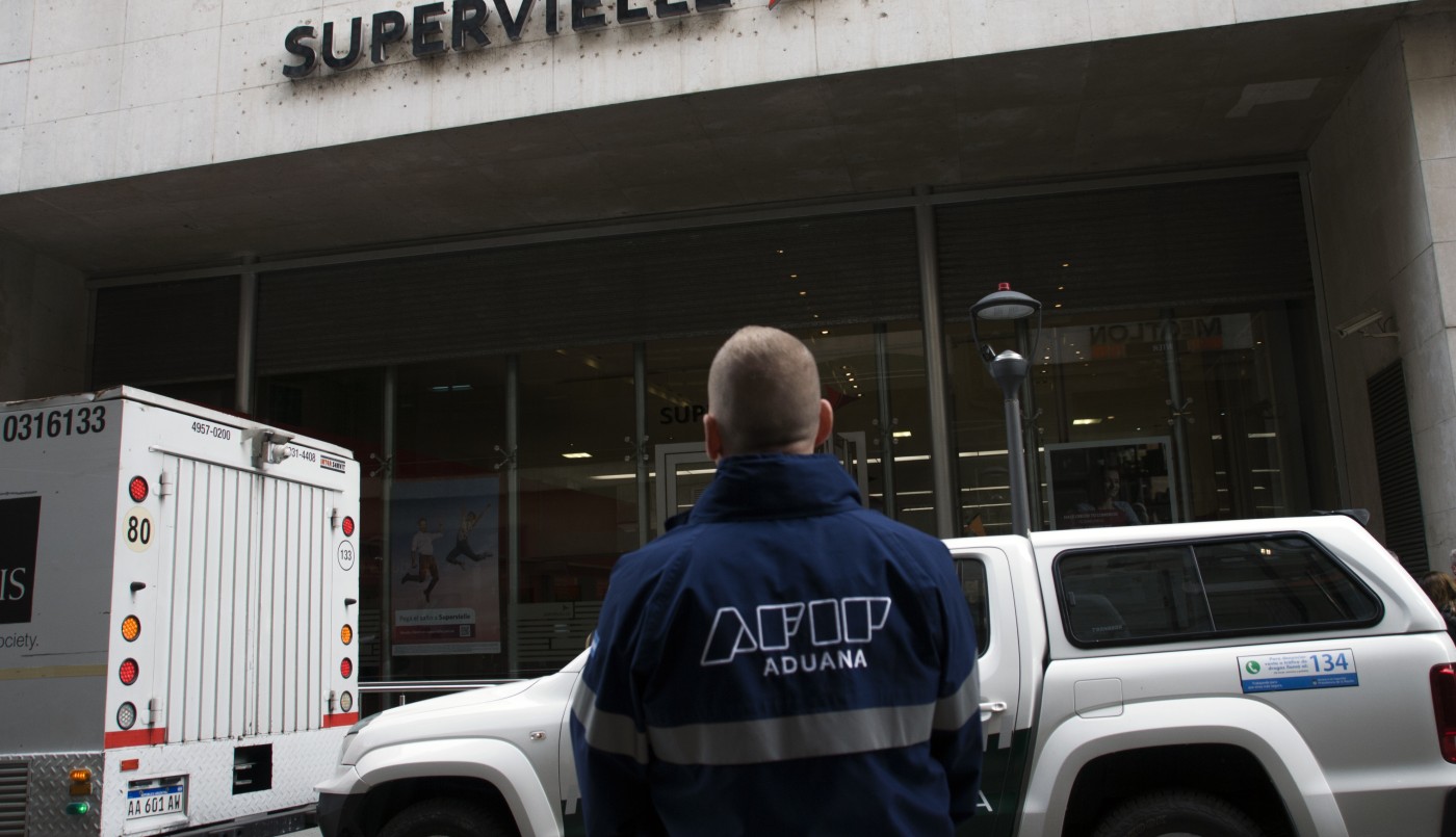 "Rulo financiero": mega operativo por comercialización ilegal de dólares a precio oficial | Economía y negocios