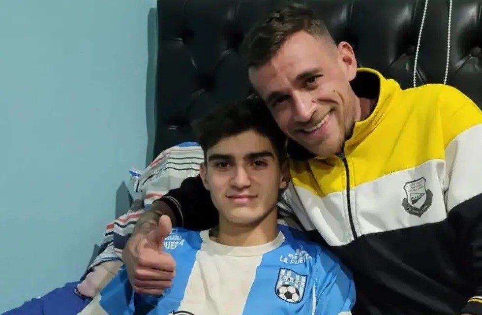 La rápida acción del DT rival evitó tragedia en partido de fútbol | Información General