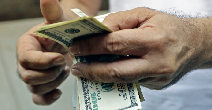 Suba del dólar tras la decisión de Economía de discontinuar la intervención | Política y Economía