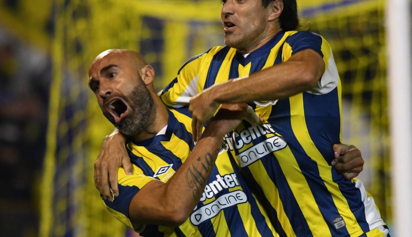 Central ganó un partidazo bajo la lluvia y se afianzó entre los protagonistas | Rosario y la región