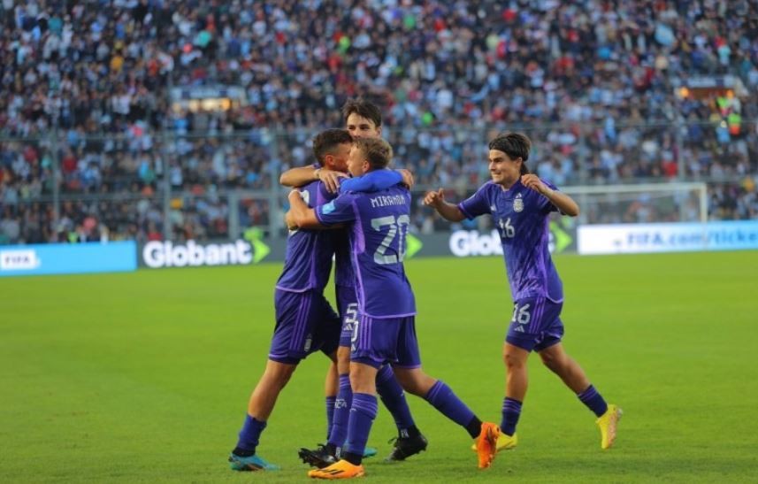 Argentina goleó a Nueva Zelanda y avanzó a octavos como líder de su grupo | Deportes