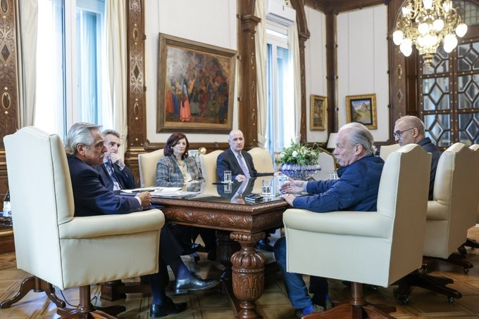 El Gobierno anunció acuerdo salarial para estatales: 33% acumulado para junio-agosto | Política y Economía