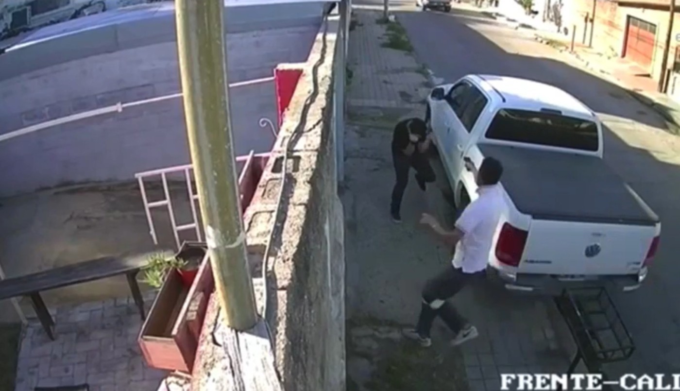 Imágenes impactantes: le gatillaron en la cabeza para robarle pero no salió la bala | Información General