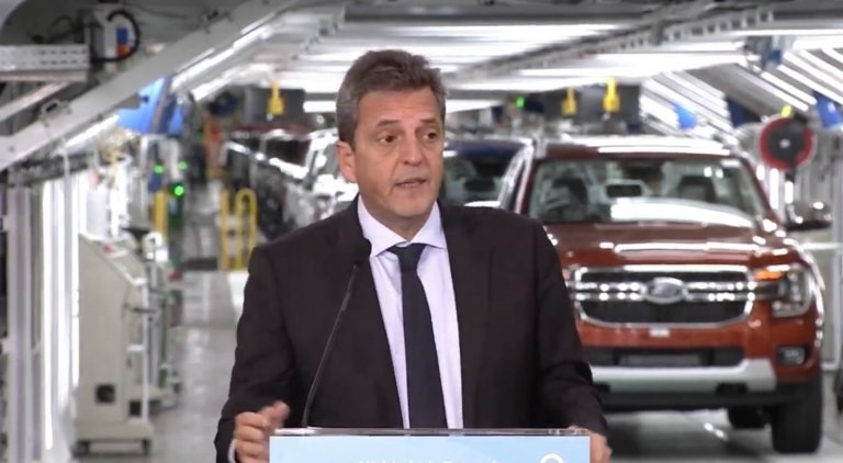 Massa: "Exportar trabajo argentino es lo que permitirá no tener que andar como mendigos en el mundo" | Política y Economía