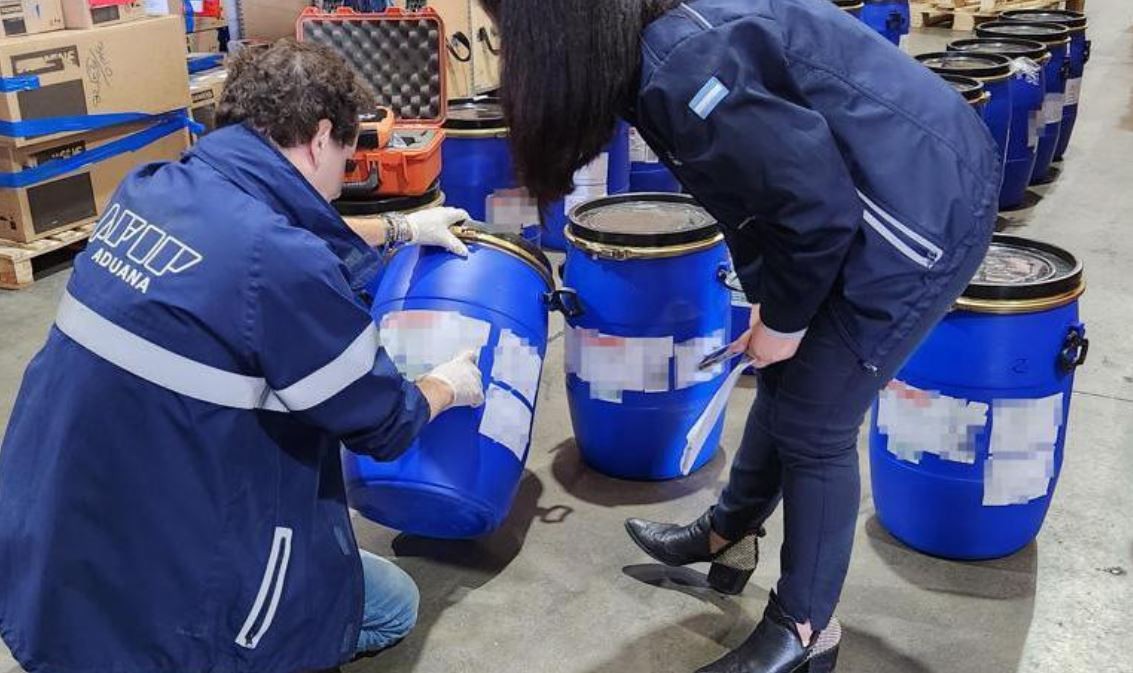 600 kilos de pseudoefedrina que iban desde Suiza hacia Paraguay fueron incautados en Ezeiza | Información General