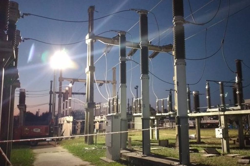 Falla en la distribuidora nacional dejó sin electricidad a Rosario y a la región | Rosario y la región