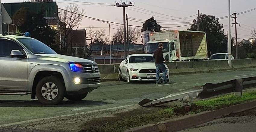 Pisteaba como un campeón y chocó su Mustang de $50 millones contra guardarrail en San Lorenzo | Rosario y la región