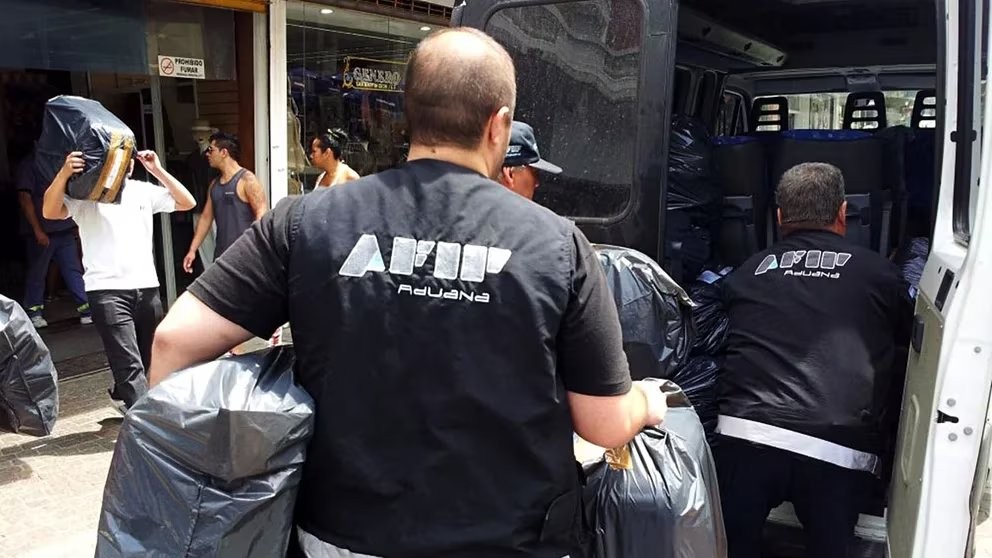 Fuga de US$ 5,5 millones en maniobras con importaciones: 2 detenidos en 23 allanamientos | Información General