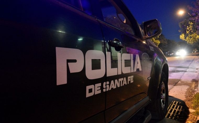 Hirieron a un taxista con un cuchillo para robarle la recaudación y objetos personales | Rosario y la región