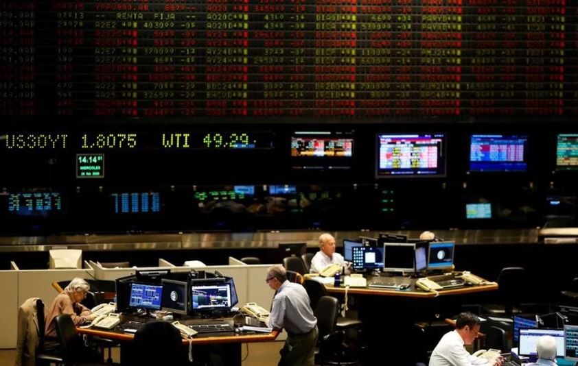 La reacción del mercado ante el acuerdo con el FMI: baja el dólar blue y suben los bonos | Política y Economía