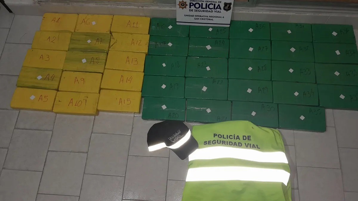 San Cristóbal: se negaron a parar en un control policial y los detuvieron con 41 kilos de cocaína | Información General