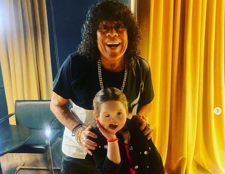 Video: la Mona Jiménez le cumplió el sueño a una pequeña fan y emocionó a todos | Información General