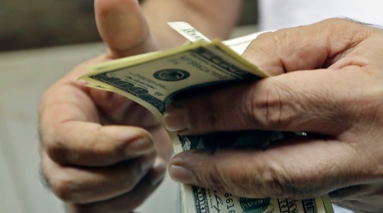 Nuevo salto y récord del dólar blue | Política y Economía