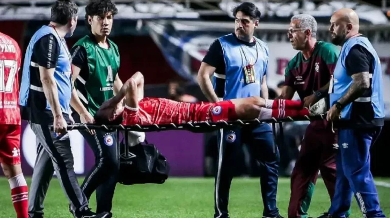 "Nunca vi algo así, es una luxación completa de rodilla", el nuevo parte médico de Luciano Sánchez | Deportes