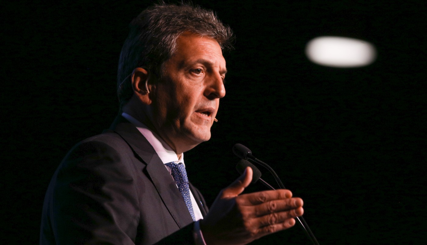 El dólar blue llegó a $570 y Massa adjudicó la suba a maniobras "especulativas" | Política y Economía