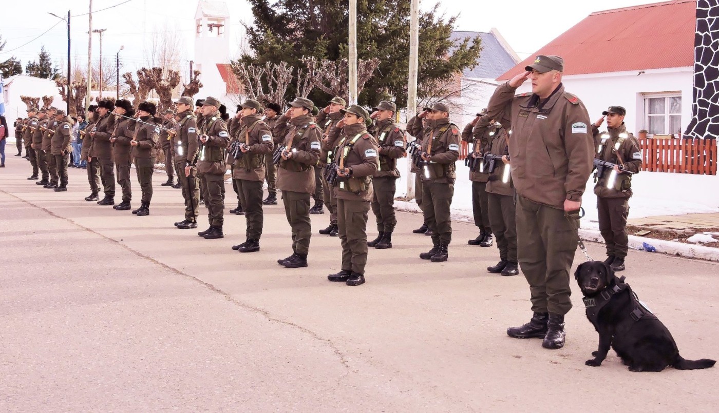 Emocionante: así despidieron a Peky, la perra que se jubiló de Gendarmería | Información General