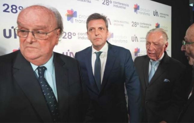 Los empresarios, en alerta por el nuevo escenario político y económico, esperan una inflación mensual de dos dígitos | Política y Economía