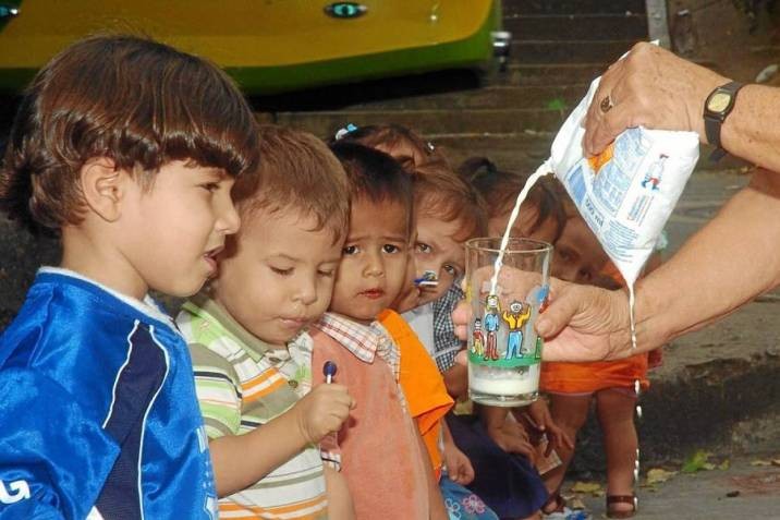 Aumenta el "suplemento leche": beneficiarios de AUH y AUE cobrarán $2.147 en septiembre | Información General