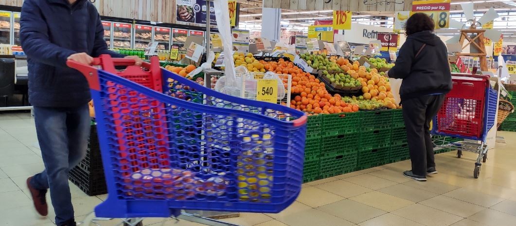 Canasta básica: aumentó 7,1% en julio y una familia necesitó casi $250.000 para no ser pobre | Política y Economía