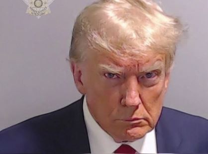 Trump se entregó a la Justicia en Atlanta y luego fue liberado: difundieron su ficha policial | Internacionales