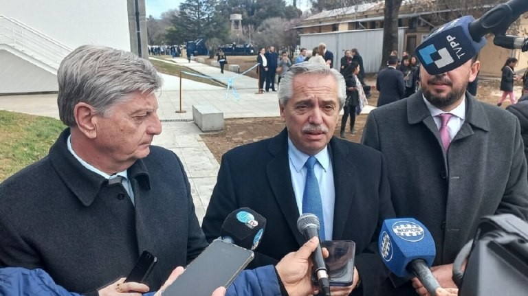 Alberto Fernández anticipó el anuncio de Massa: suma fija, bono a jubilados y suba en planes sociales | Política y Economía