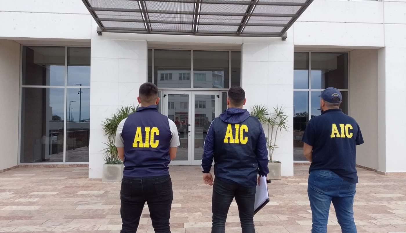 Santa Fe: allanaron un departamento en el puerto y secuestraron millones de pesos y miles de dólares | Información General