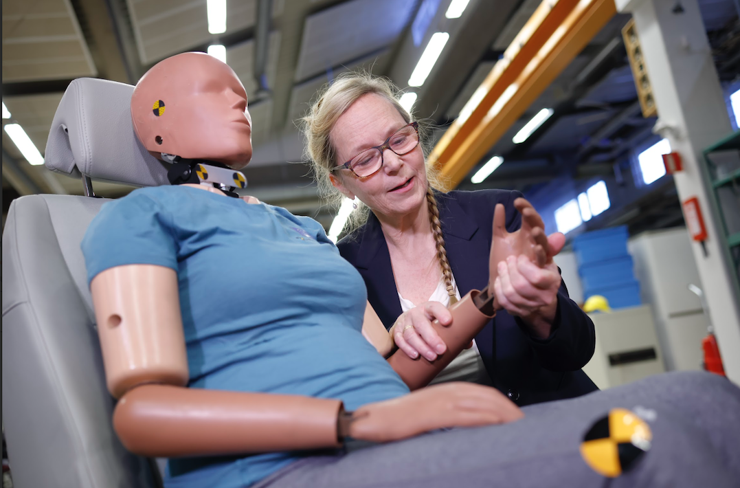 Una ingeniera sueca diseña primer maniquí femenino para pruebas de choque de vehículos | Internacionales