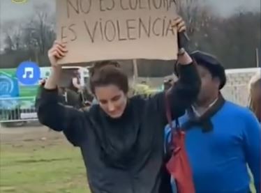 Video: echaron a rebencazos a proteccionistas durante una jineteada | Información General