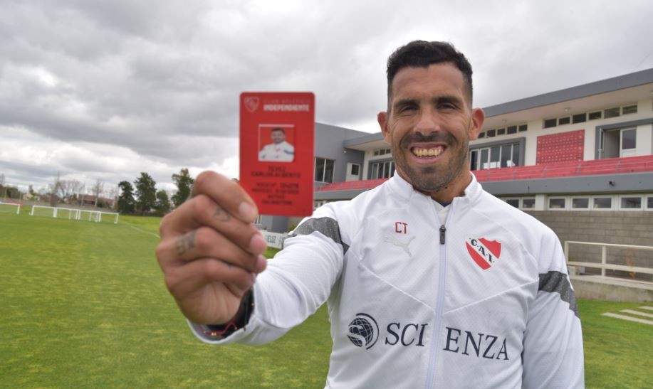 "Desde que llegué, Independiente me abrazó como una familia": Tevez se hizo socio | Deportes