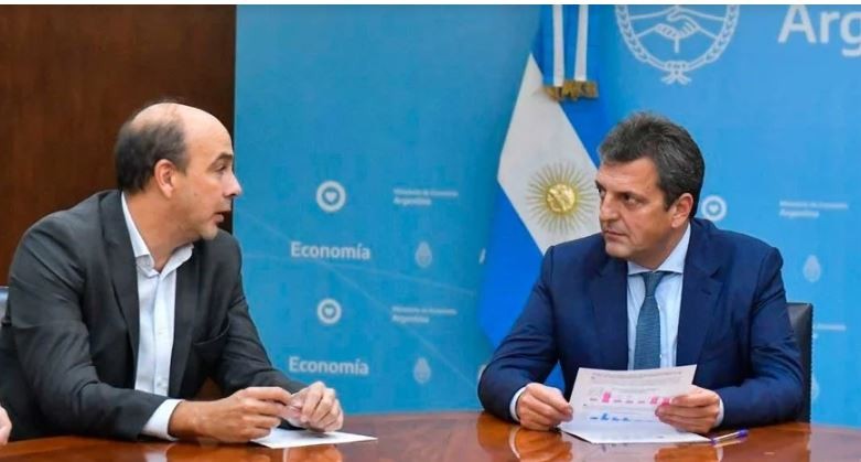 Escalada del dólar blue: el Gobierno apuntó contra "cuatro vivos" y pidió intervención judicial | Política y Economía