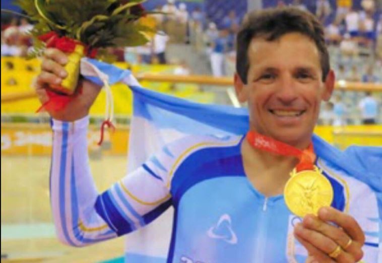Asaltaron en su casa al campeón olímpico Juan Curuchet: le robaron hasta las medallas | Información General