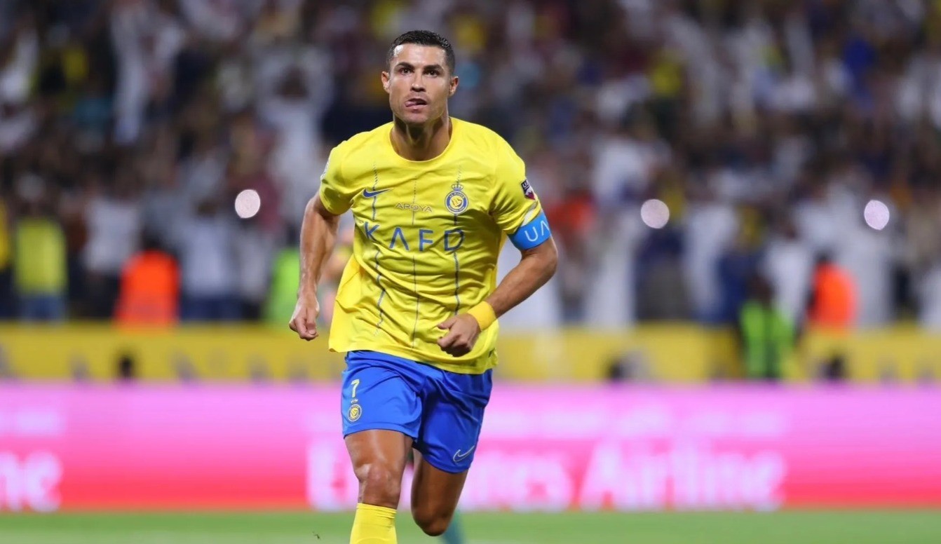 Cristiano Ronaldo fue condenado a recibir 99 latigazos por abrazar a una mujer soltera en Irán | Deportes