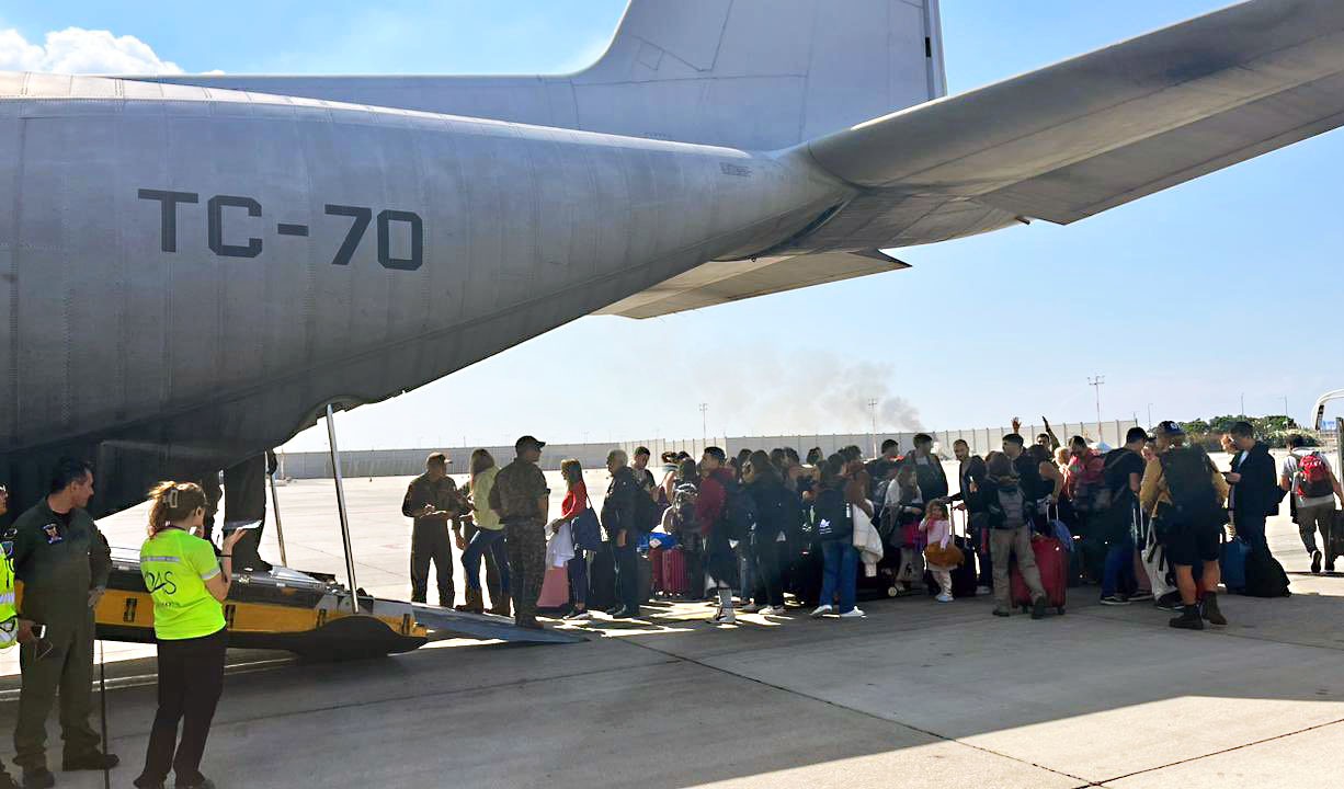 Llegó a Roma el tercer vuelo con argentinos repatriados de Israel | Información General